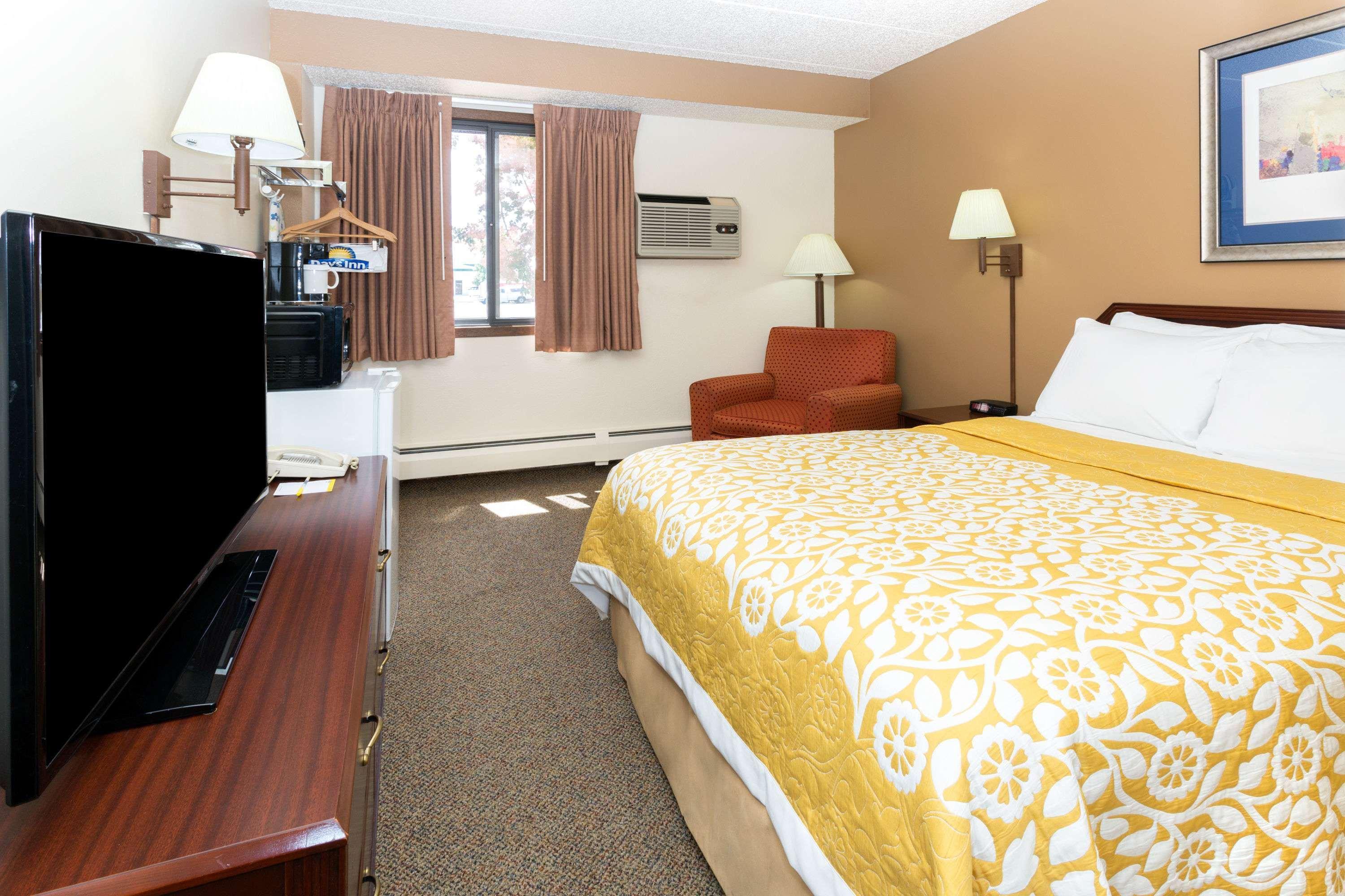 Days By Wyndham Collins Hotel