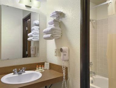 Days By Wyndham Collins Hotel Fort Collins