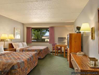 Days By Wyndham Collins Hotel